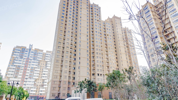 盛世珑门外景图