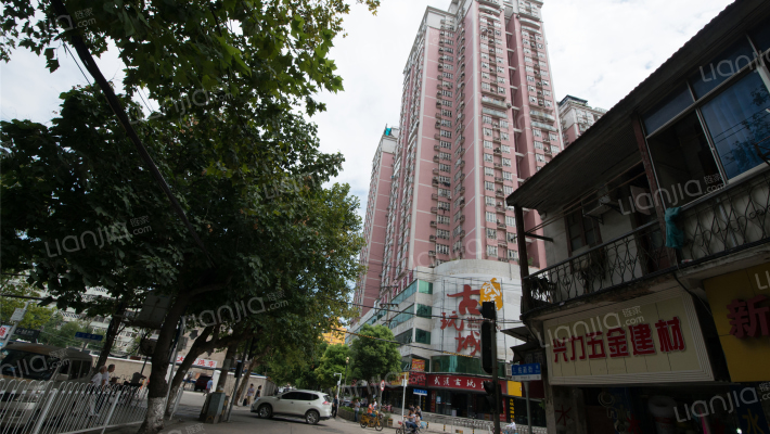 德润大厦外景图