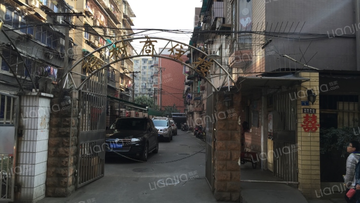 棕树商住楼外景图