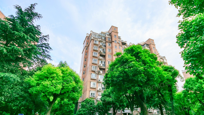 江南山水外景图