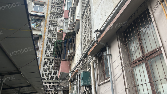 老国税局宿舍外景图