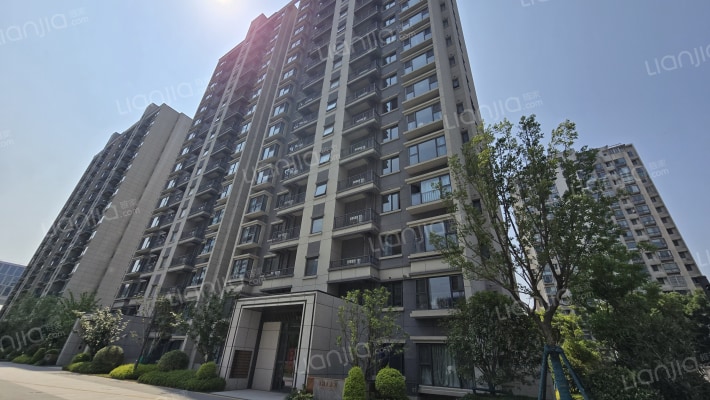 珑润华府外景图