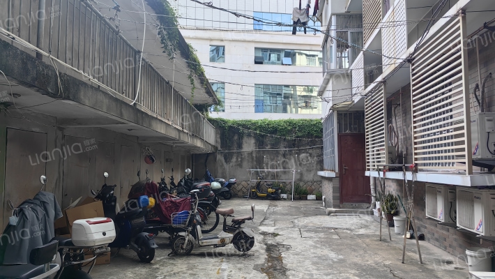 行政学院宿舍外景图