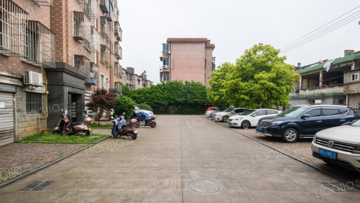 新锋公寓楼外景图