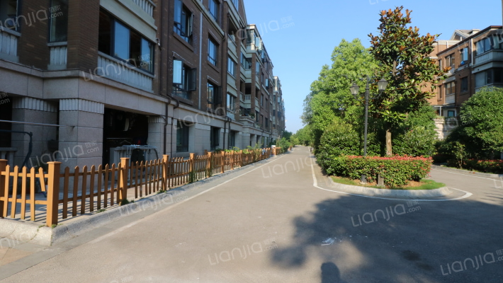 钟鼎山庄外景图