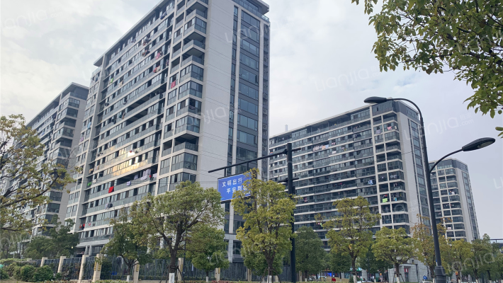 卓蓝华庭外景图