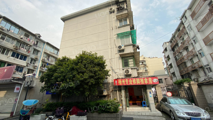 柳翠井巷外景图