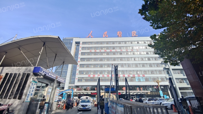 化机厂家属楼外景图