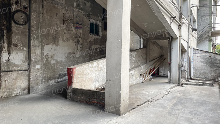 顺发楼。外景图