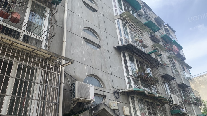 体育场东街152号外景图