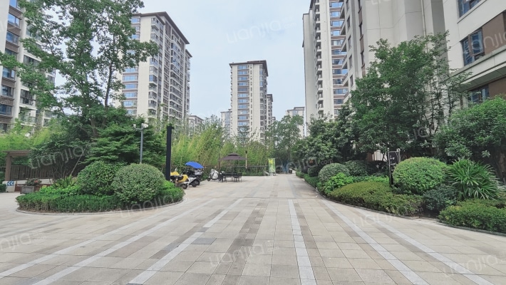 路劲银城澜仕里外景图