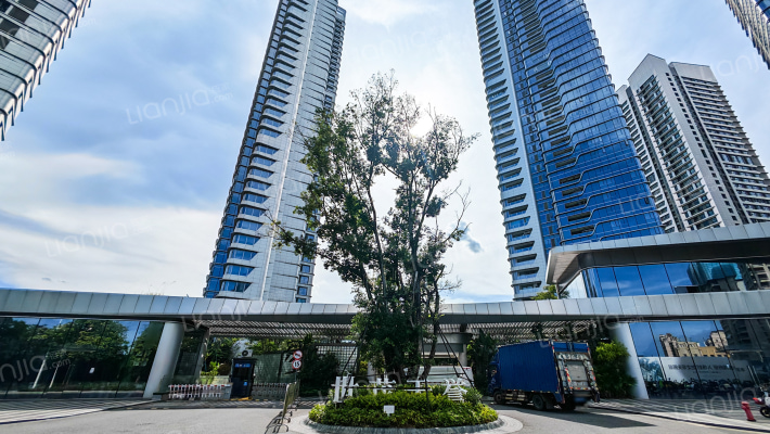 世茂深港国际中心外景图