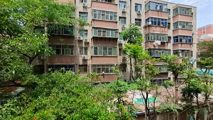 科学器材家属院外景图