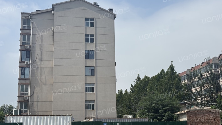 历城职业中专教工住宅楼外景图