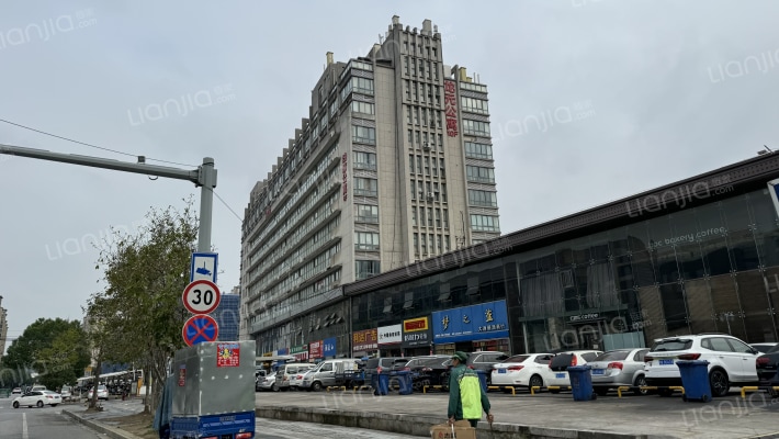 宝马大厦外景图