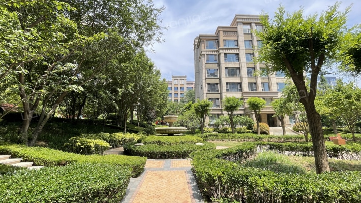 海信依云小镇外景图