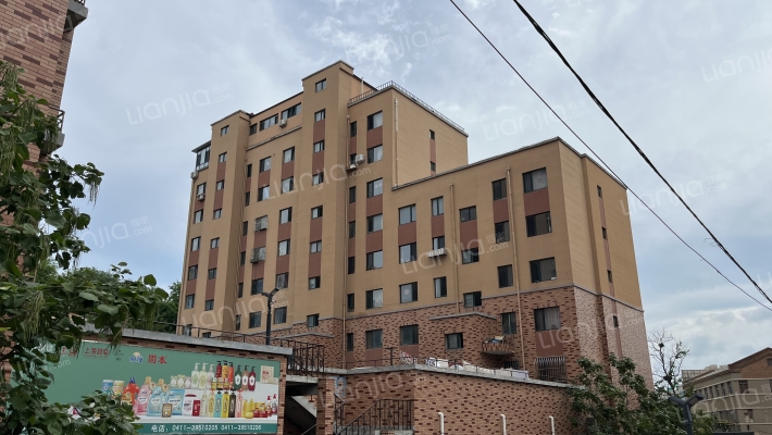 光明山西街外景图