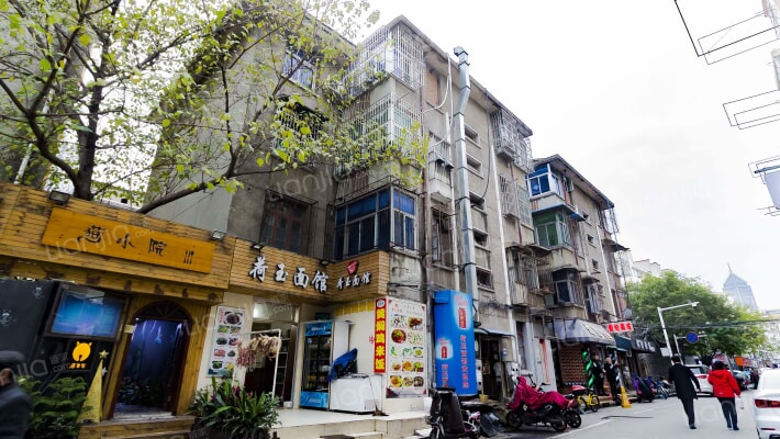 撮造山巷外景图