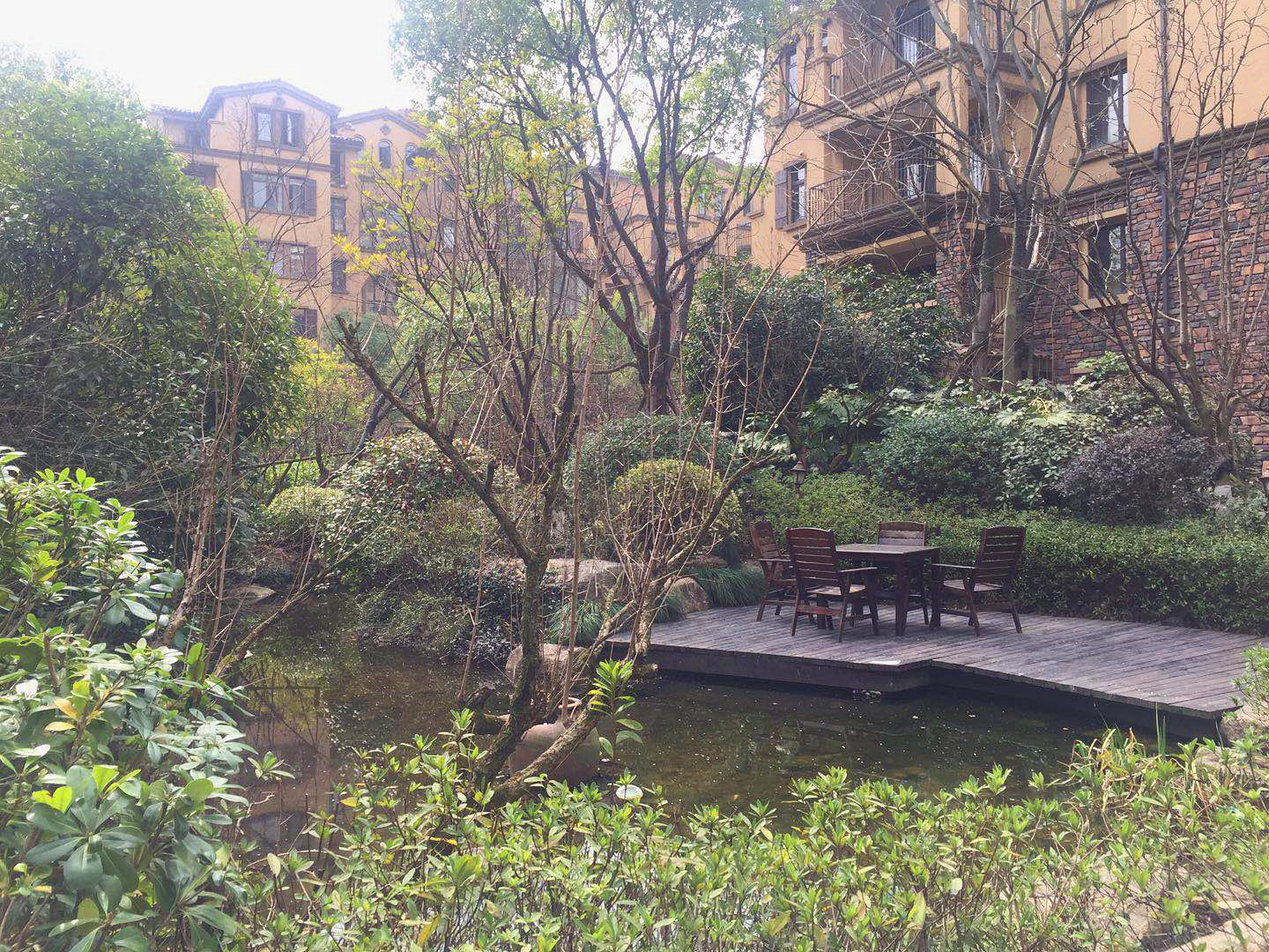 融科瑷骊山小区实景 6