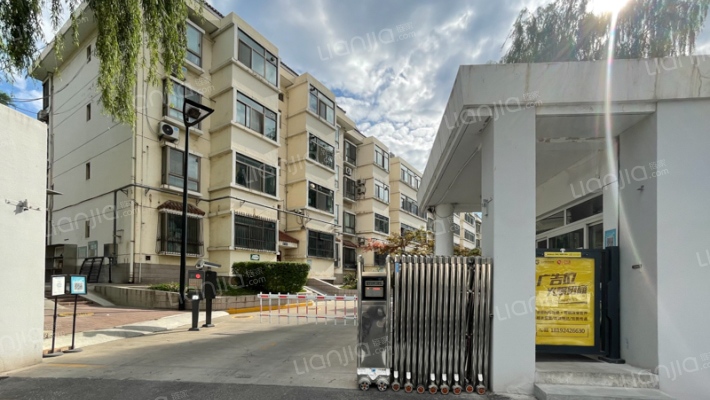 水厂家属院外景图