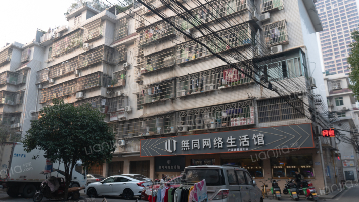 新合四村外景图