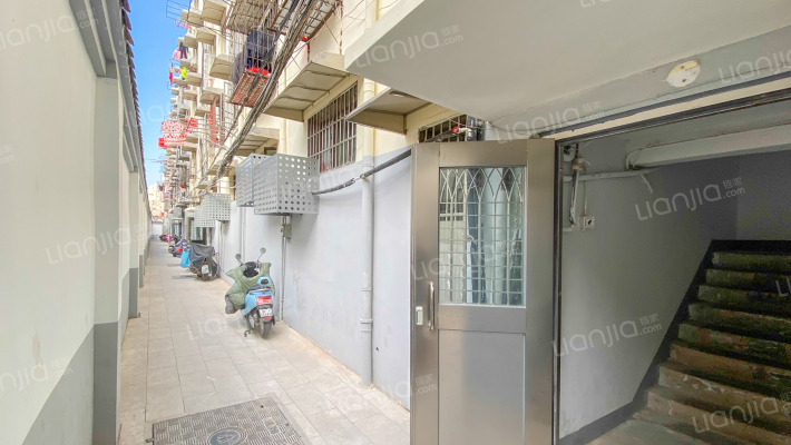 三联商住楼外景图