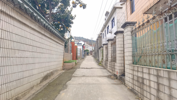 东山头外景图