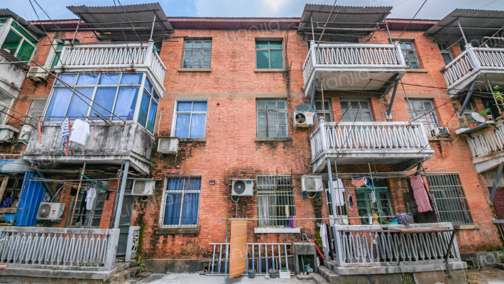 冶金仓库外景图