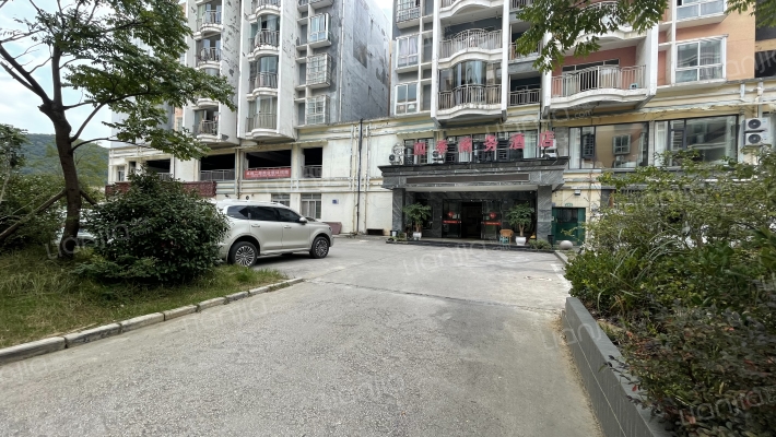 锦绣商住楼外景图