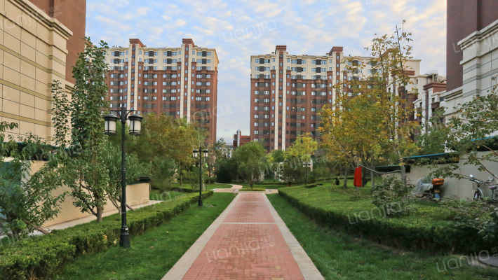 世华龙樾一期东区外景图