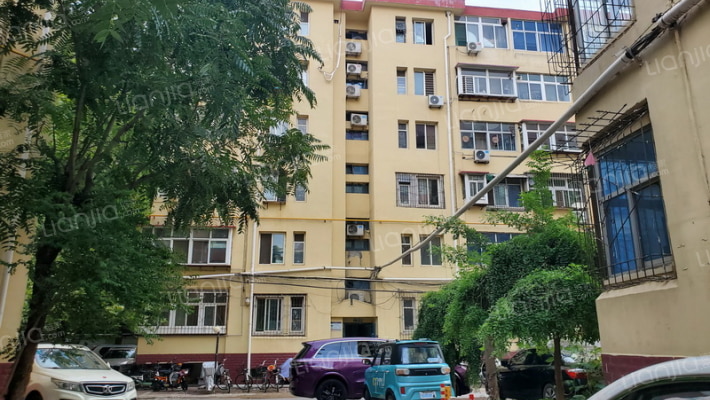 光明日化宿舍外景图