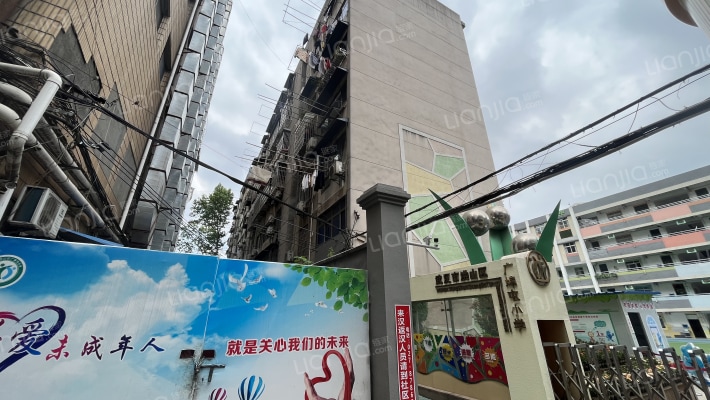 广埠屯小学宿舍外景图