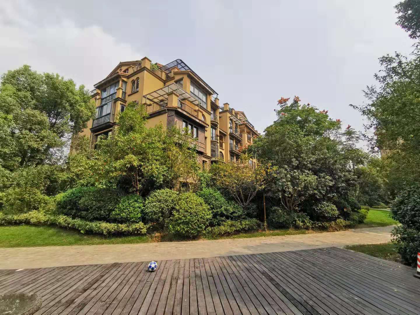 融科瑷骊山小区实景 2