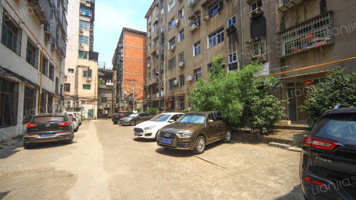 新时代购物广场外景图