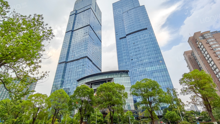 雷迪森财富中心外景图