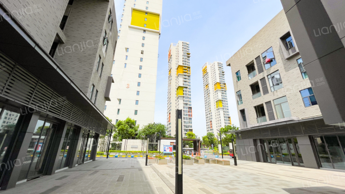 当代云城外景图