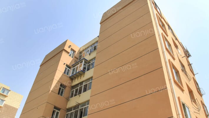 山峦北巷外景图