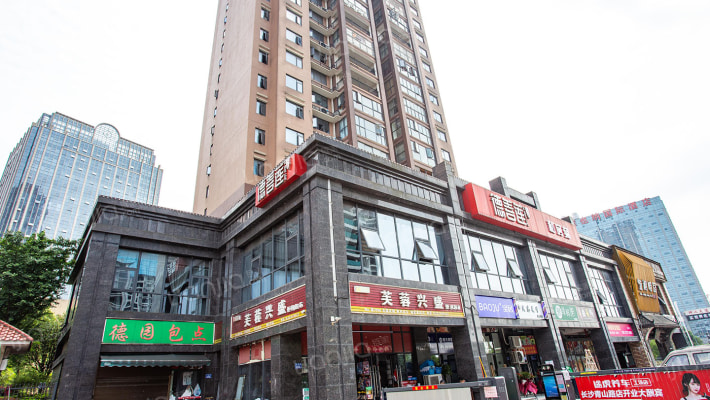 城郊涉外桃源外景图