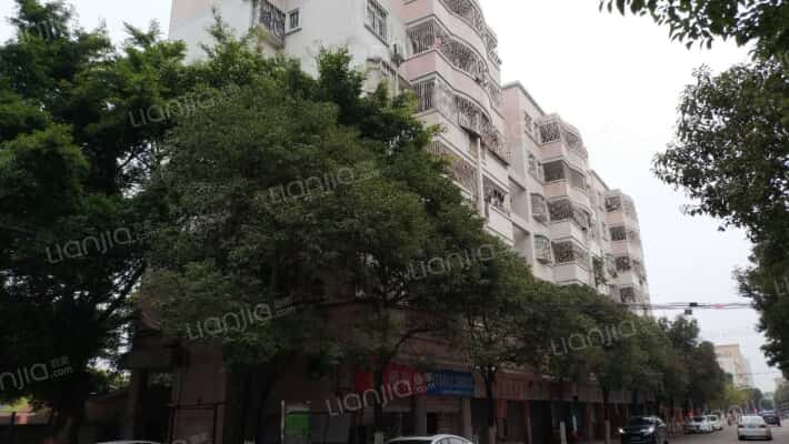 东方小学教师楼外景图