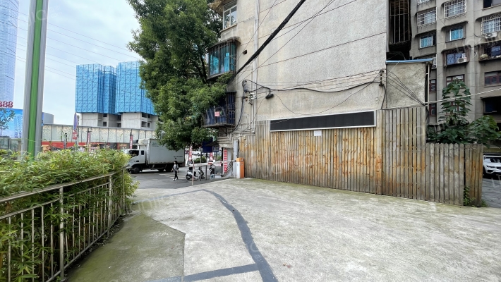 八鸽岩路24号外景图