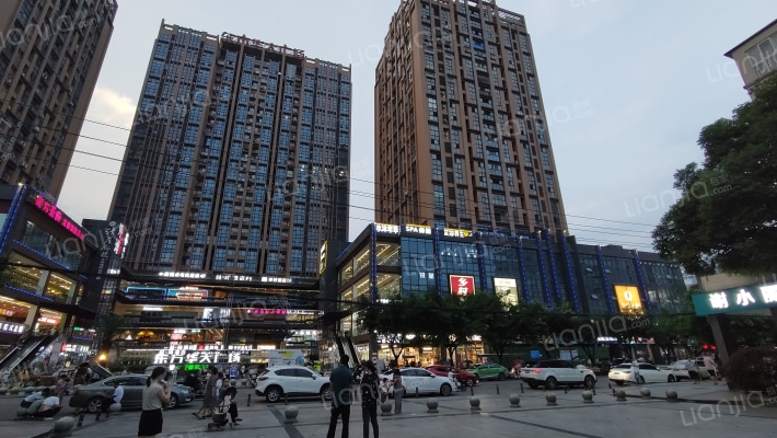 东方华大广场外景图