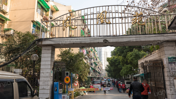 秋涛南苑外景图