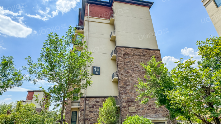 绿地雪莱小镇外景图