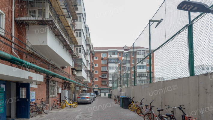 照湖西里外景图