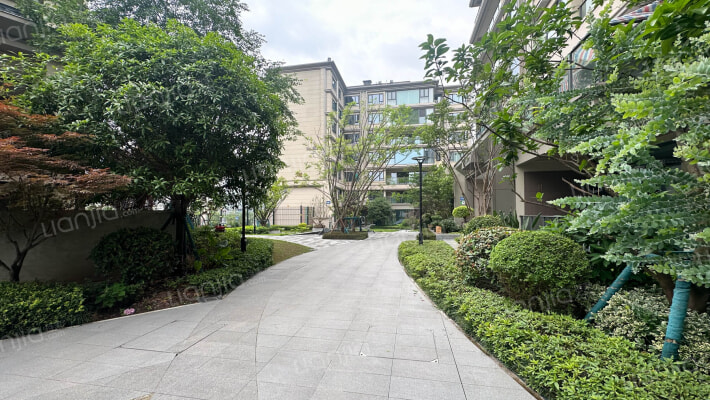 保利天珺伴溪外景图