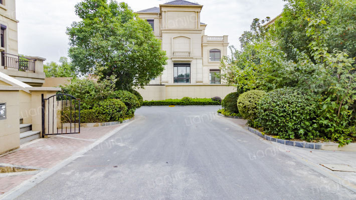 光明▪塞纳河畔水香花苑外景图