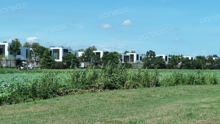 音昱水中天外景图