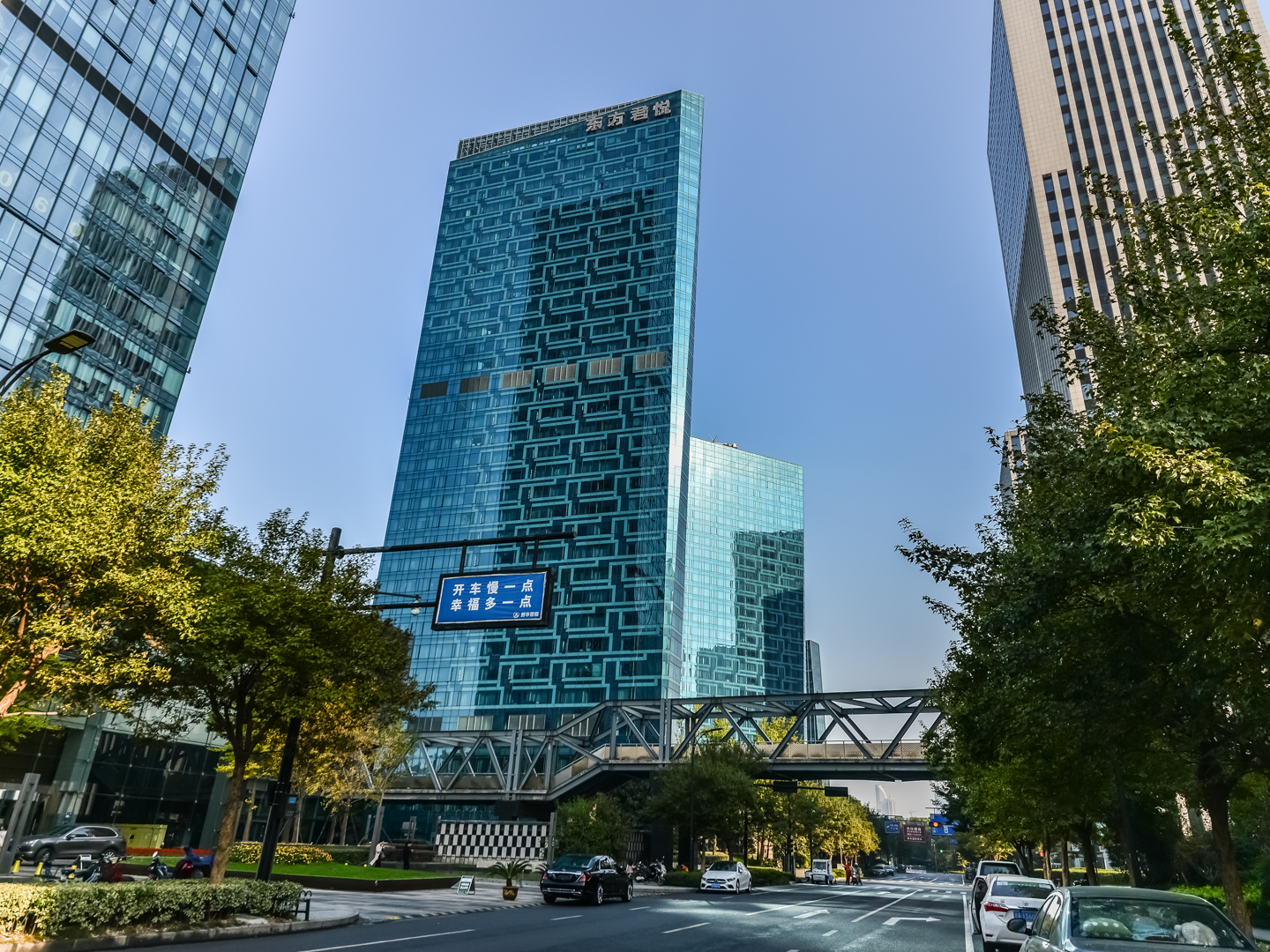  东方君悦小区实景 2