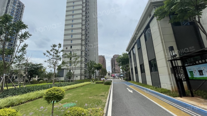 车都外校城外景图