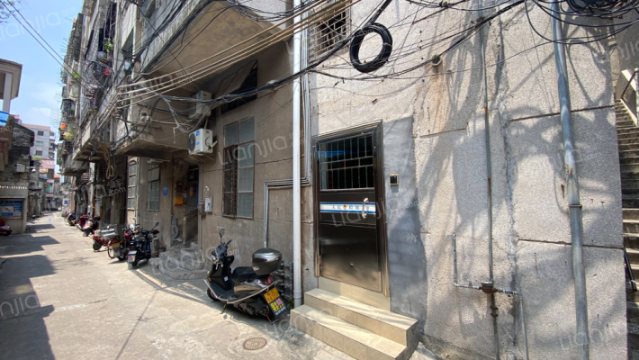 万福大楼外景图